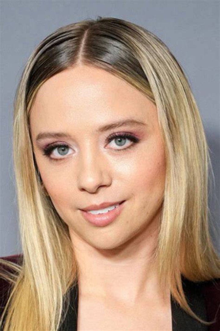Anna Lore has an estimated net worth of around $500 thousand.