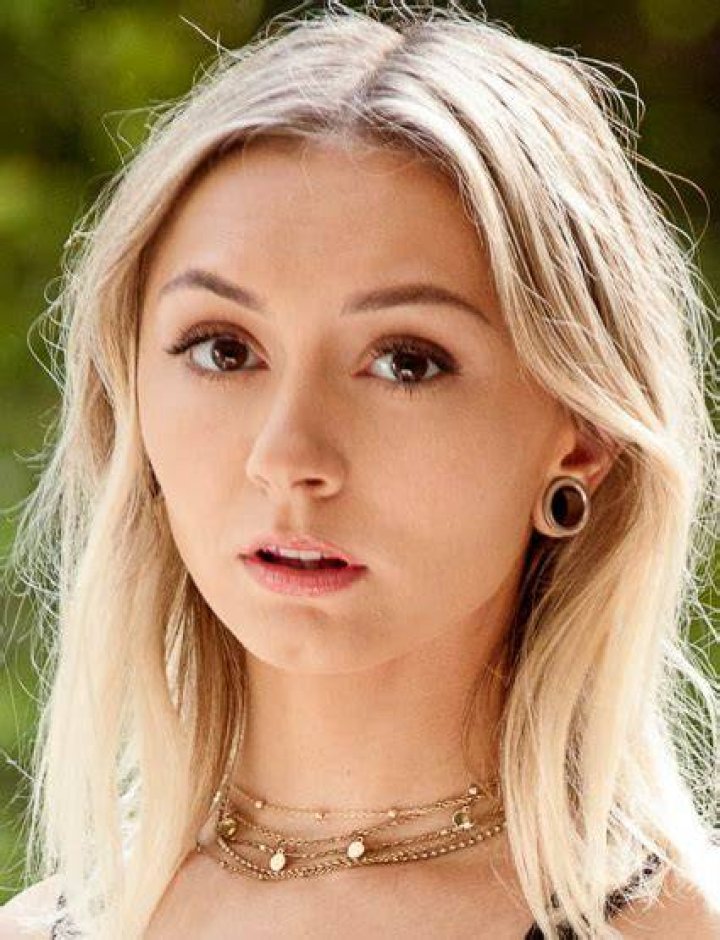Chloe Webb Bio (Wiki) 