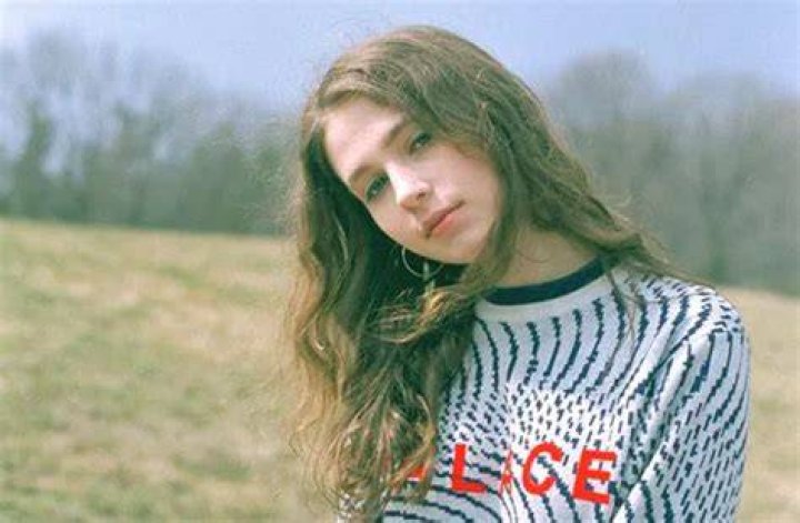 Clairo - Age, Family, Bio