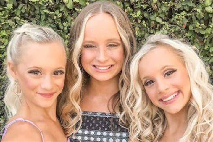 Couch Sisters - Members, Ages, Trivia