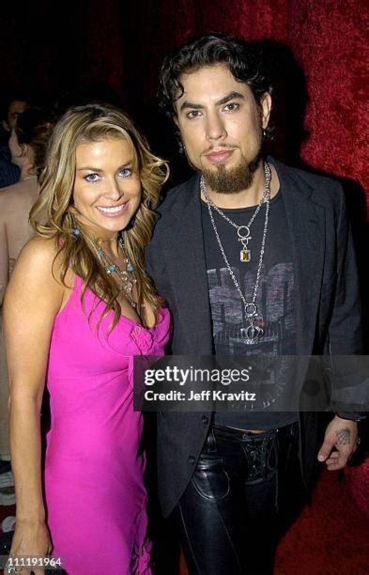 Dave Navarro and Carmen Electra's wedding picture.