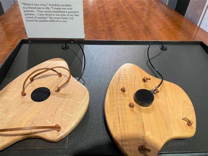 Did Benjamin Franklin invent the hand paddle?