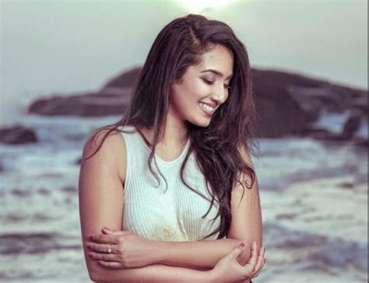 Dinithi Walgamage wikipedia