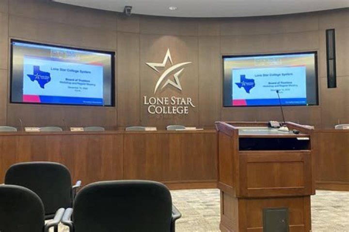 Does Lone Star College have nursing program?