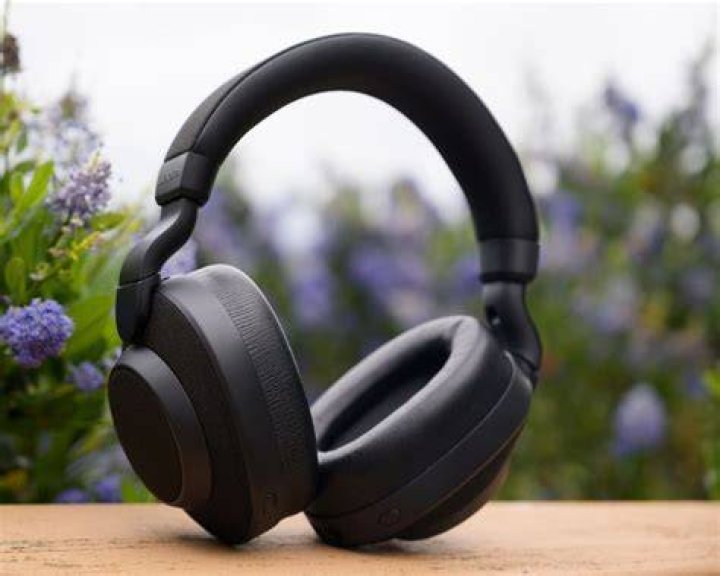Headphones (Source: Lifewire)