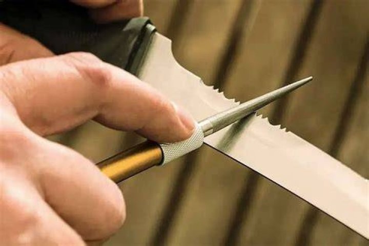 How do you sharpen a paddle bit?