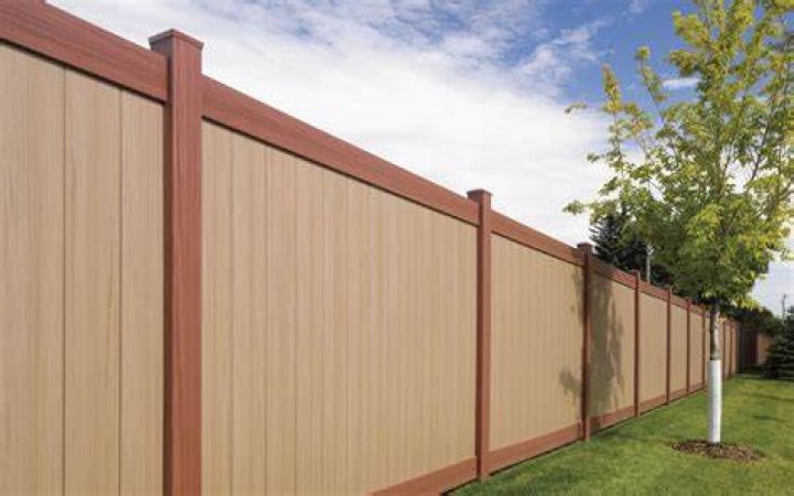 How does Troy die in fences?