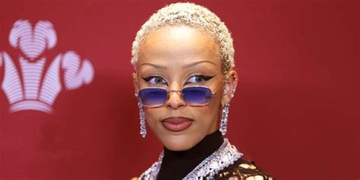 Is Doja Cat gay?