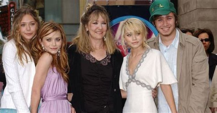 Jarnette Olsen and David Olsen along with all of their children