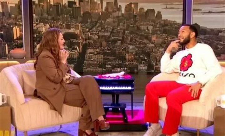 John Legend sings to Drew Barrymore's Pet Bearded Dragon