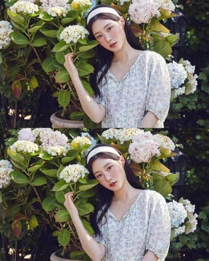 Jung Chae-yeon enjoyed her time in Paris, France. 