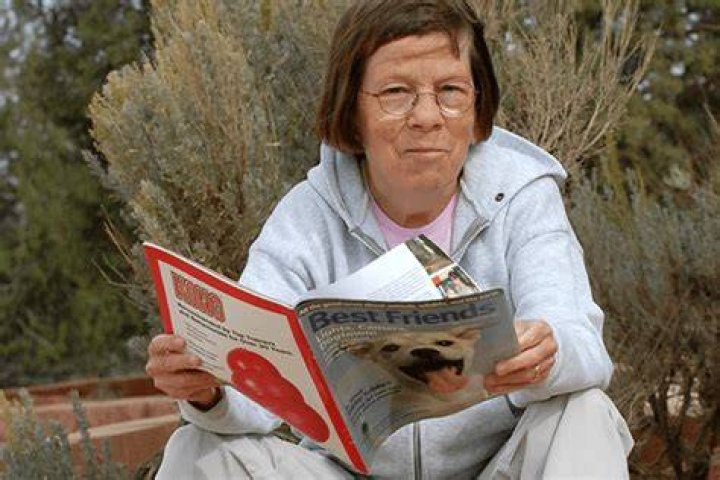 Linda Hunt Bio (Wiki) 
