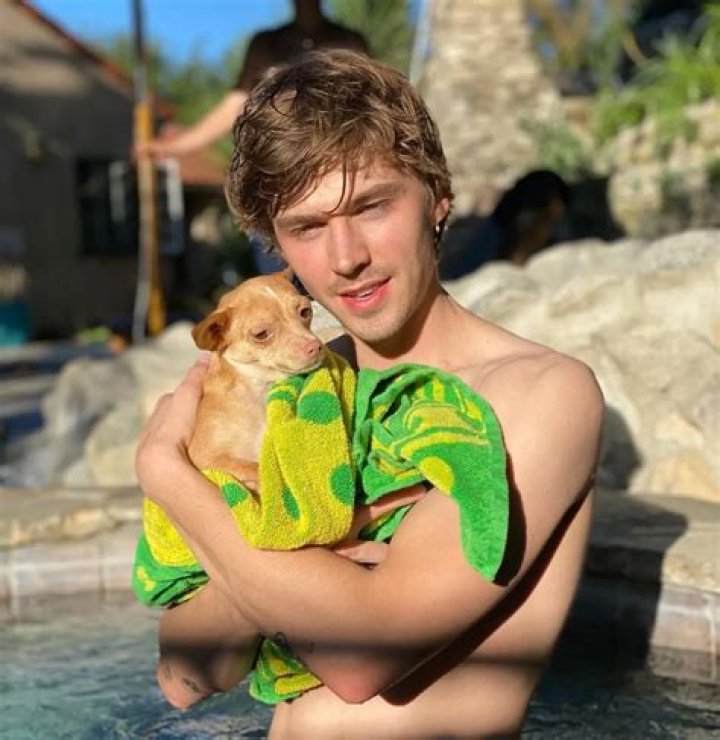 Miles Heizer Pets