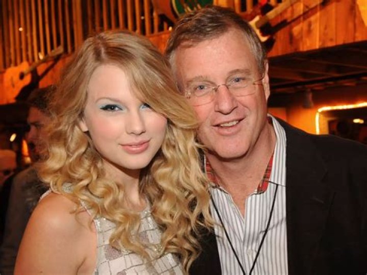 Scott Kingsley Swift (L) and his daughter, honoree Taylor Swift, attend the 50th Academy of Country Music Awards at AT&T Stadium on April 19, 2...