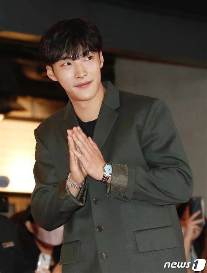 The actor Woo Do-Hwan received MBC Drama Awards for the excellent actor for the series Tempted.