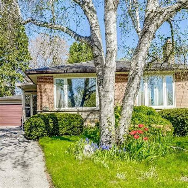 What is a back split house?