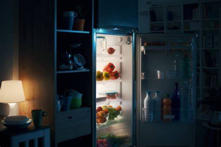 What size bulbs do Refrigerators use?